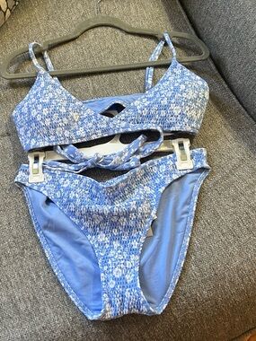 Hollister Blue & White Floral Smocked Bikini Set | Medium (New) Summer